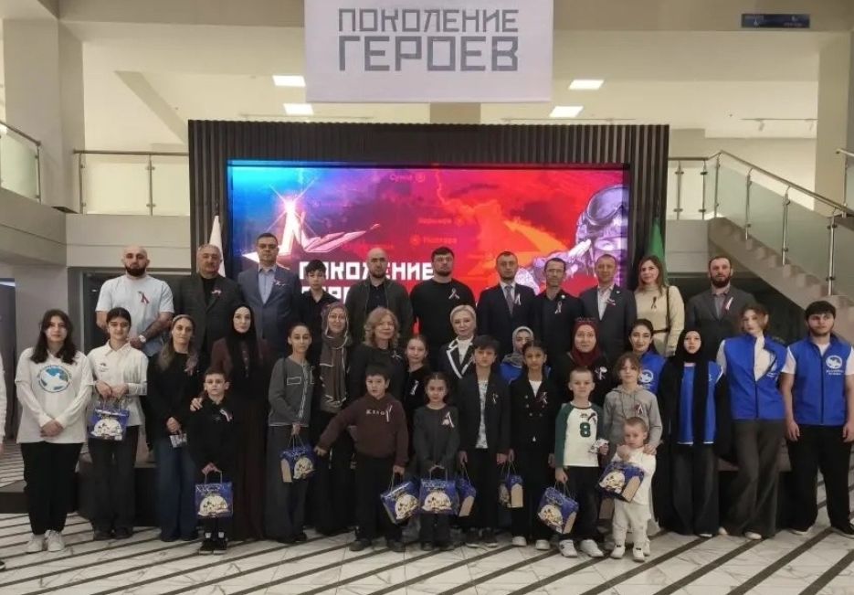 Участники программы «Доблесть гор» посетили мультимедийную выставку «Поколение героев» в Историческом парке «Россия - моя история»