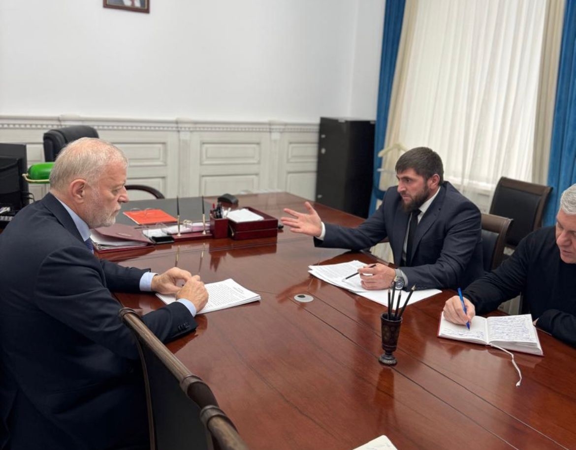 Участник республиканской программы развития «Доблесть гор» Юсуп Салибиев в рамках стажировки в Народном Собрании Республики Дагестан принял участие в заседании сорок восьмой сессии парламента республики.