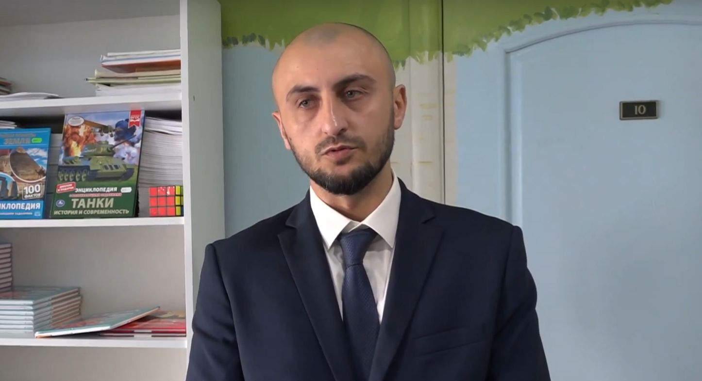 Участник проекта «Доблесть гор», ветеран СВО Ахмед Магомедов вместе с депутатами Народного Собрания Дагестана приняли участие в акции «Коробка храбрости», инициированной партией «Единая Россия»