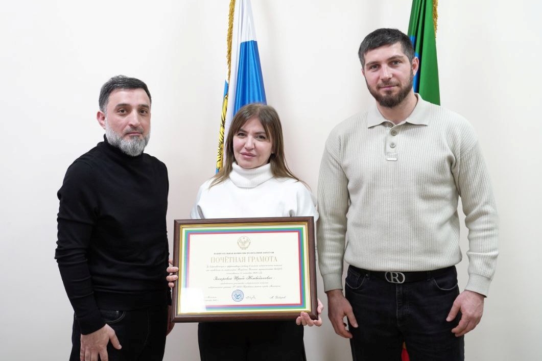 В Избиркоме Дагестана продолжается практическая стажировка участника программы «Доблесть гор» Магомеда Ризванова